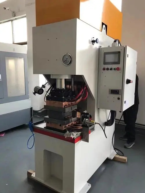 真空擴(kuò)散焊機(jī) 真空擴(kuò)散焊機(jī)